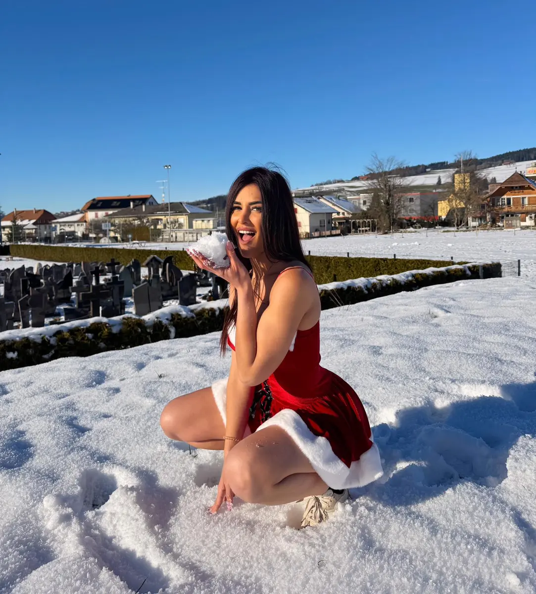 Адриана escort in Tyumen