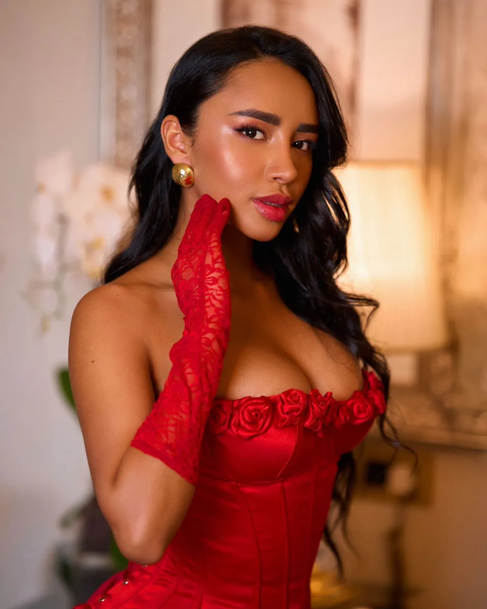 Амина escort in Tyumen