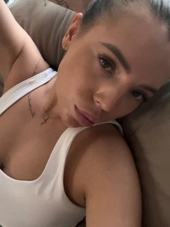 Амира escort in Tyumen