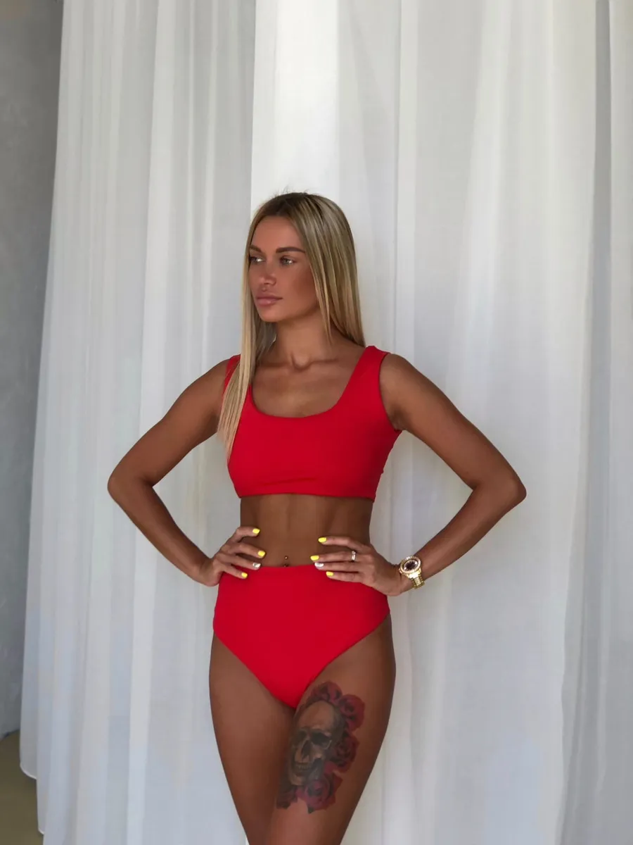 Яна escort in Tyumen