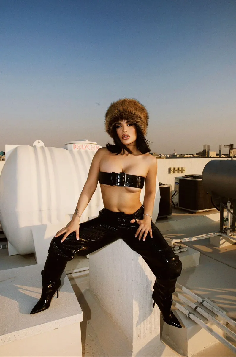 Делия escort in Tyumen