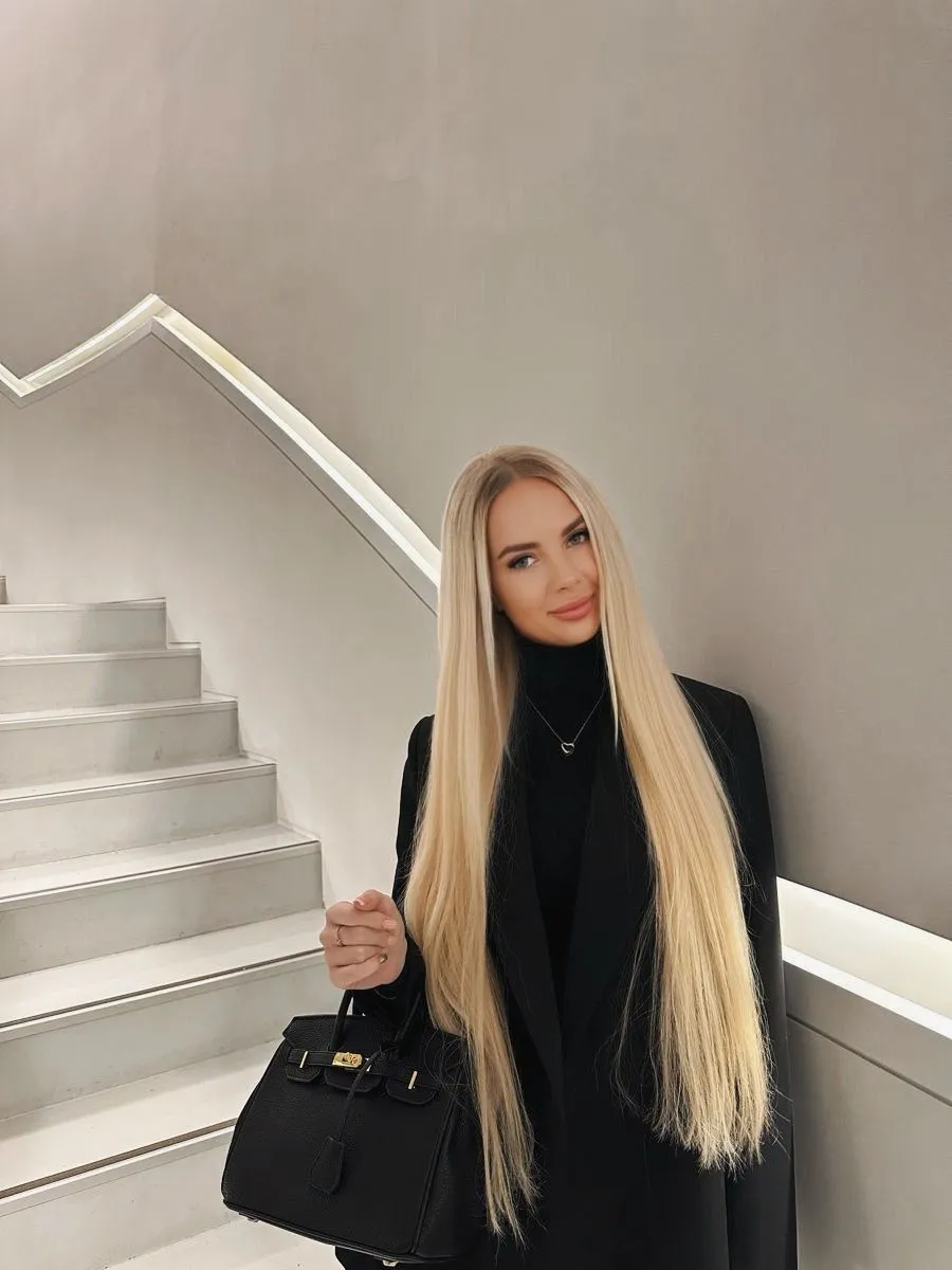 Елена escort in Tyumen