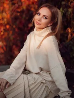 Елена escort in Tyumen