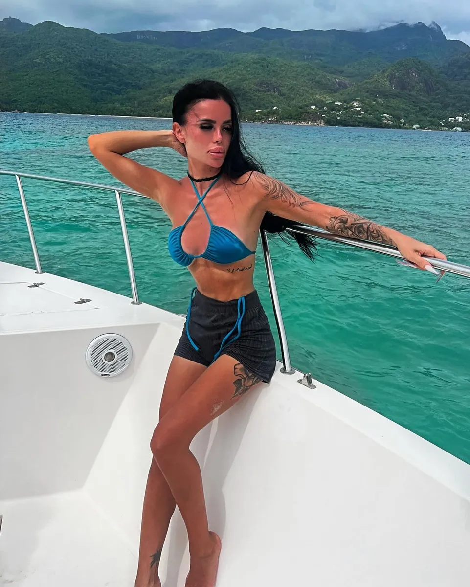 Элли escort in Tyumen