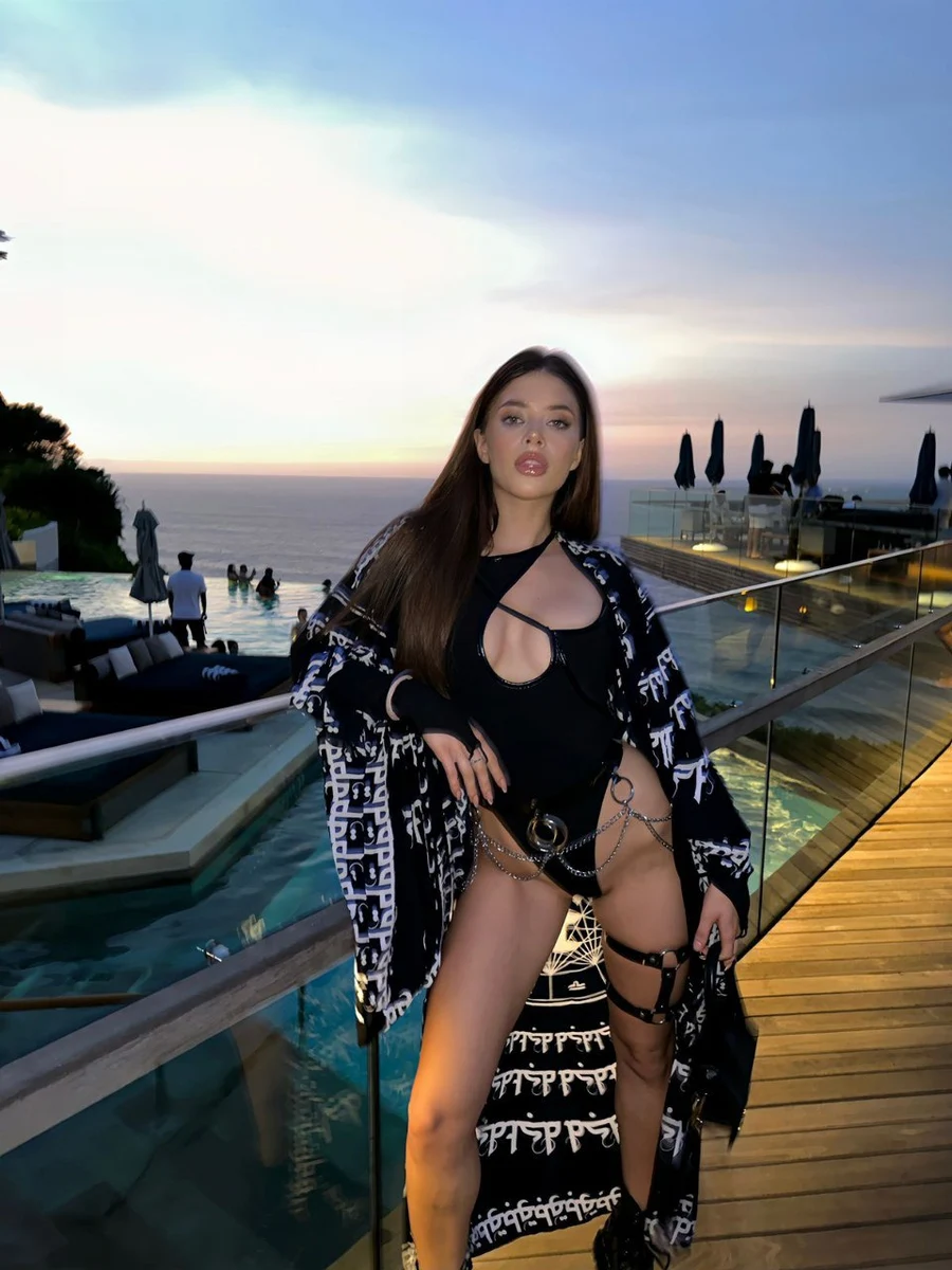 Эллис escort in Tyumen