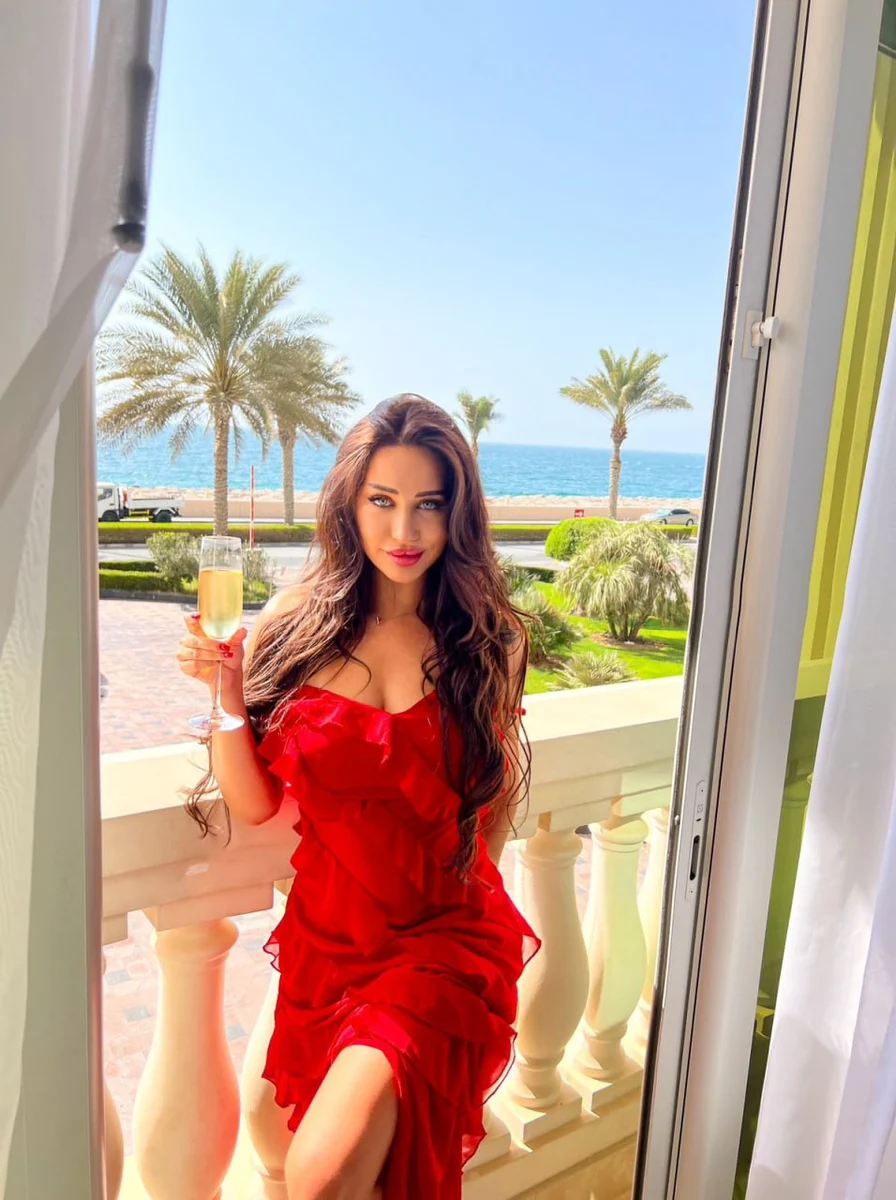 Глория escort in Tyumen