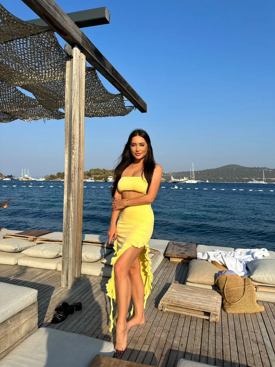 Глория escort in Tyumen