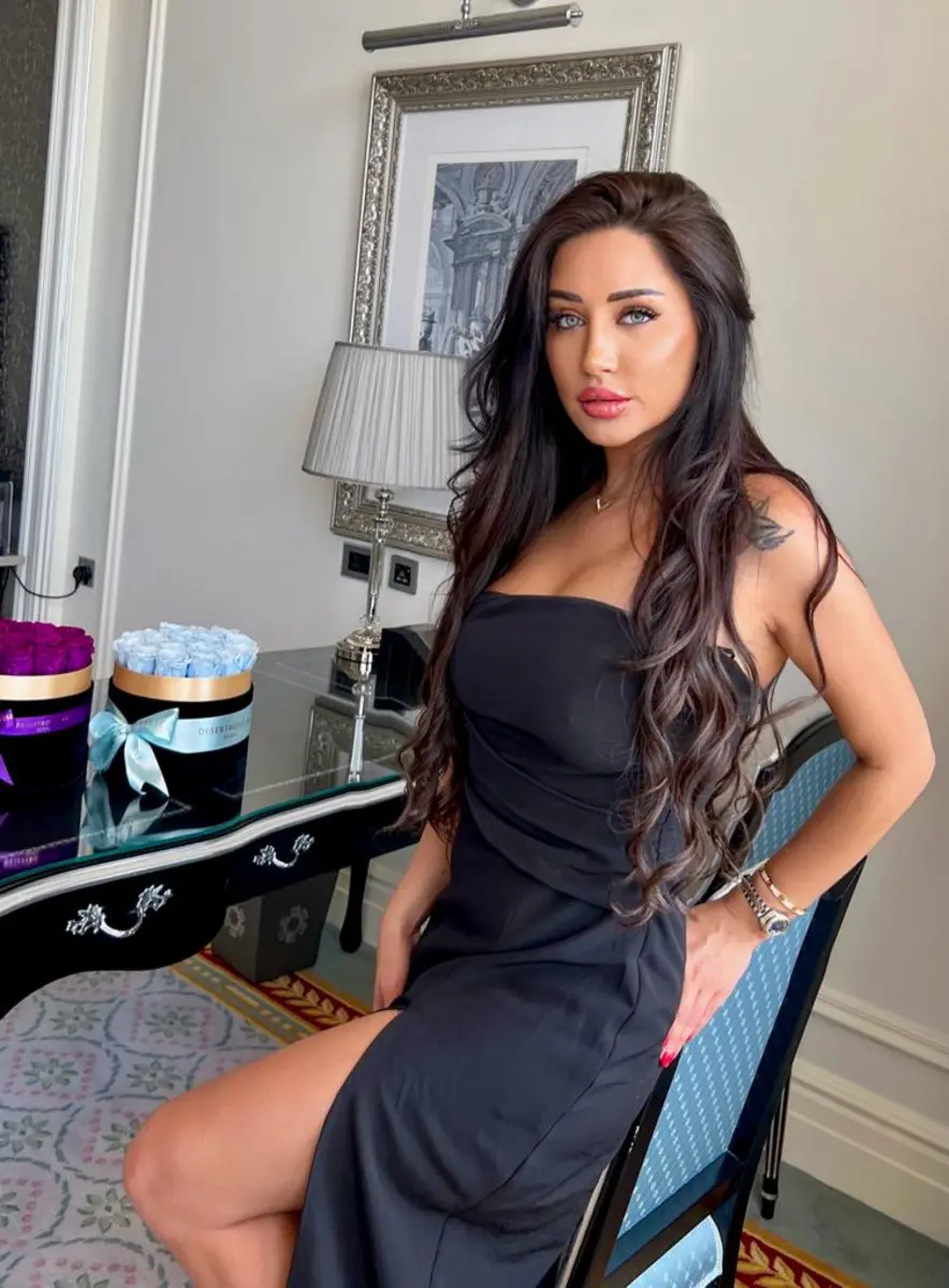 Глория escort in Tyumen