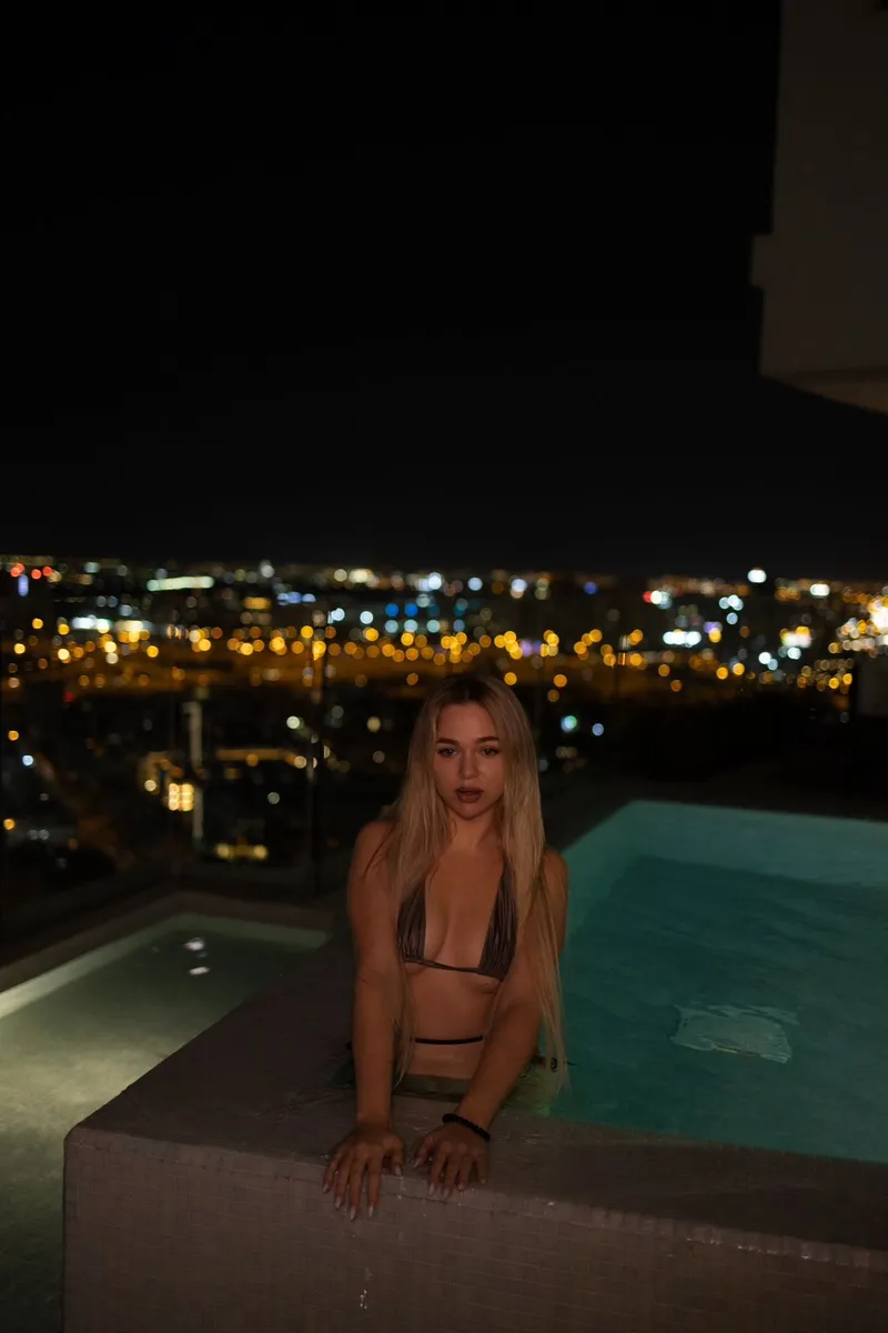 Хелси escort in Tyumen