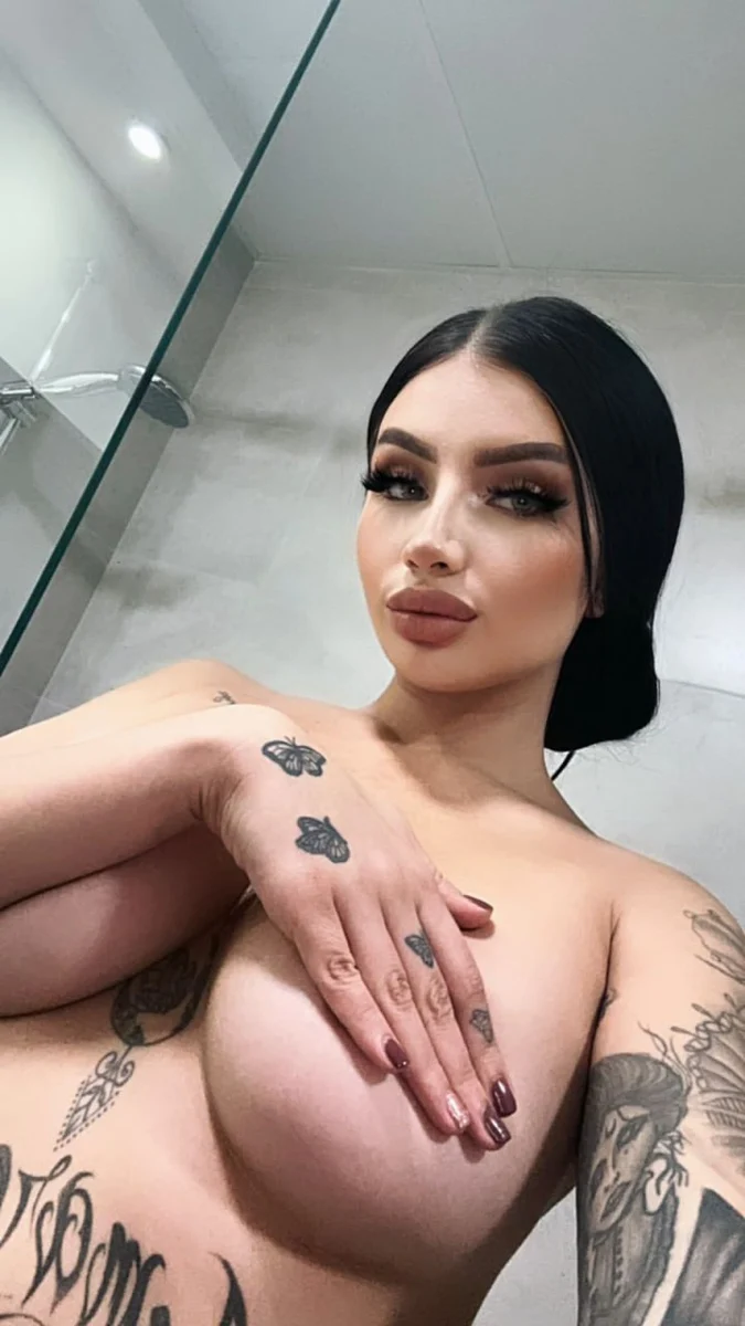 Каролина escort in Tyumen