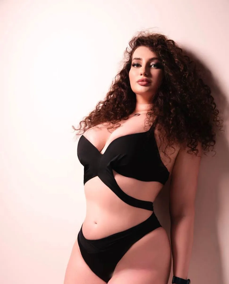 Кристи escort in Tyumen