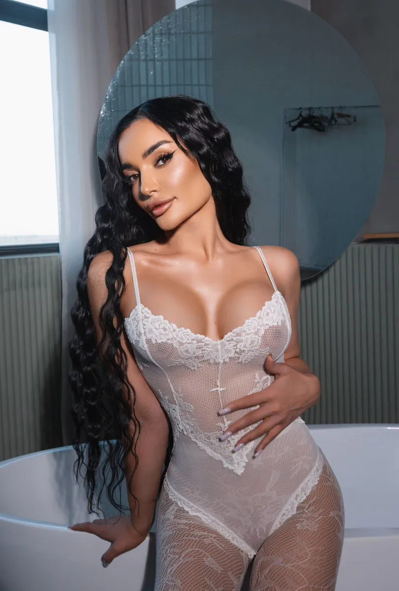 Лана escort in Tyumen