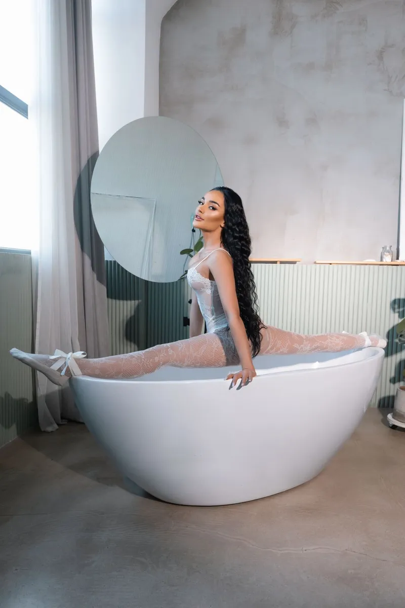 Лана escort in Tyumen