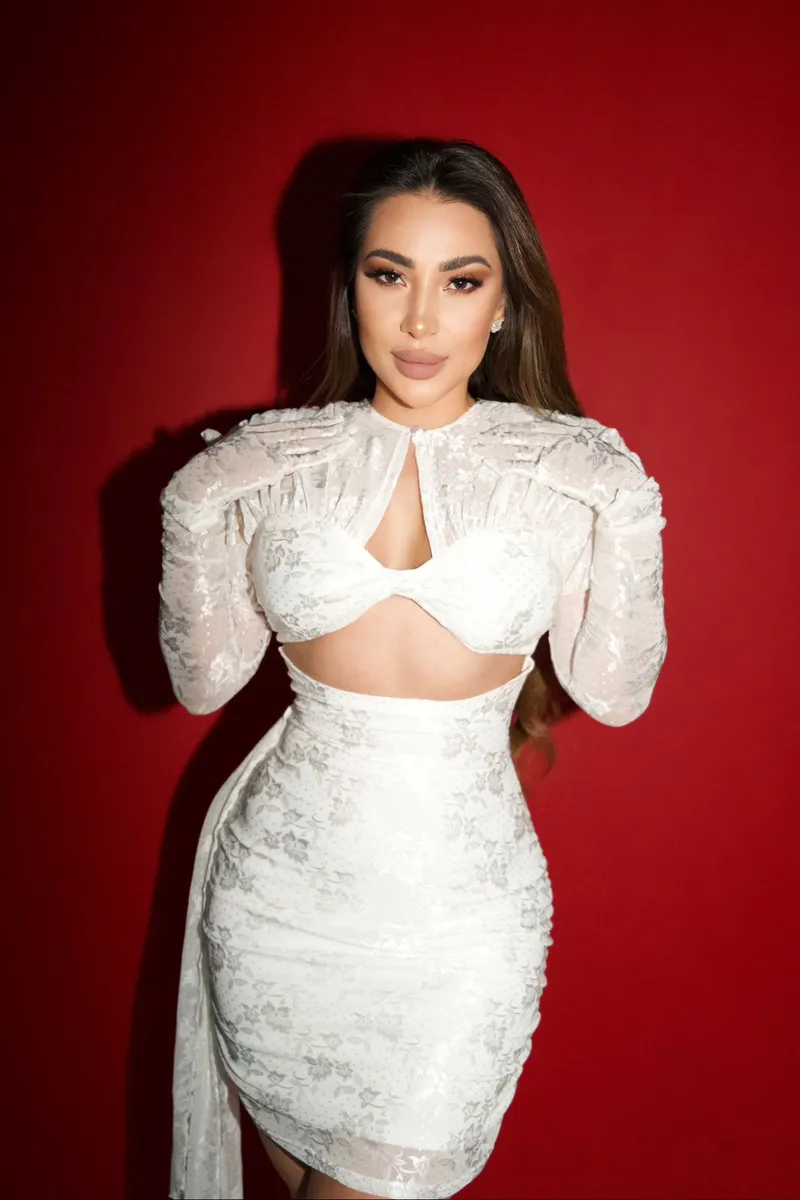 Лара escort in Tyumen