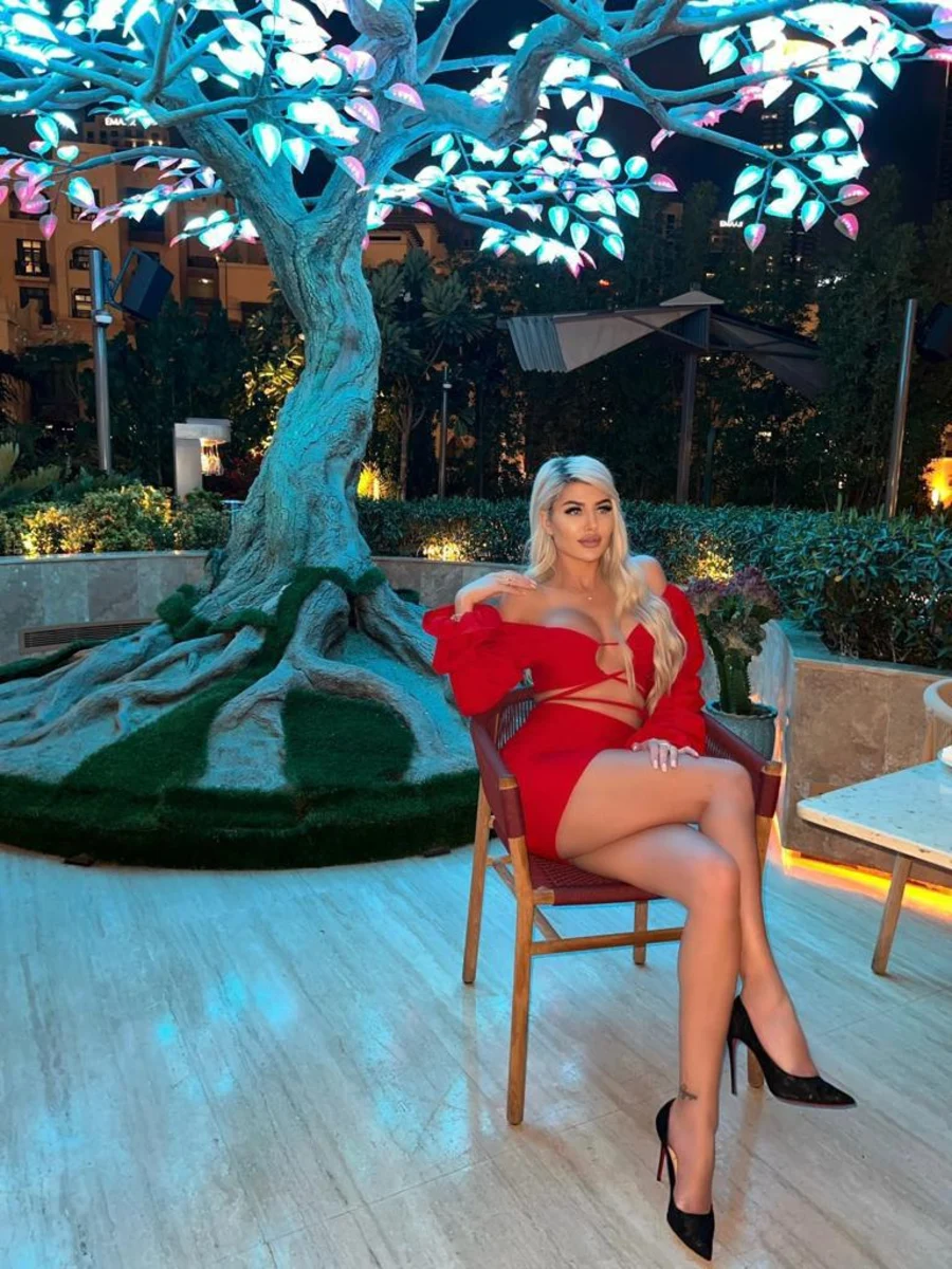 Лаура escort in Tyumen