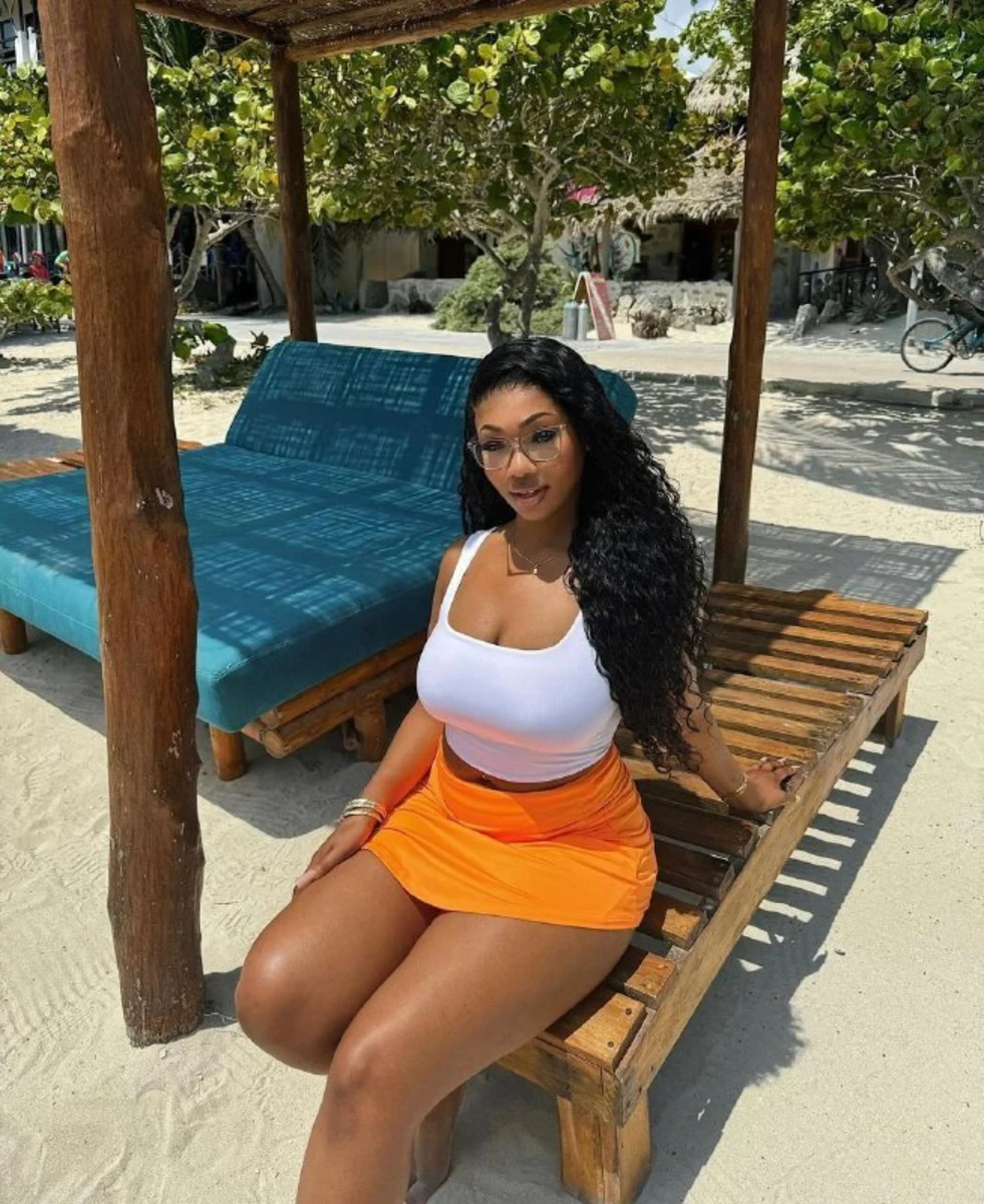 Лия escort in Tyumen