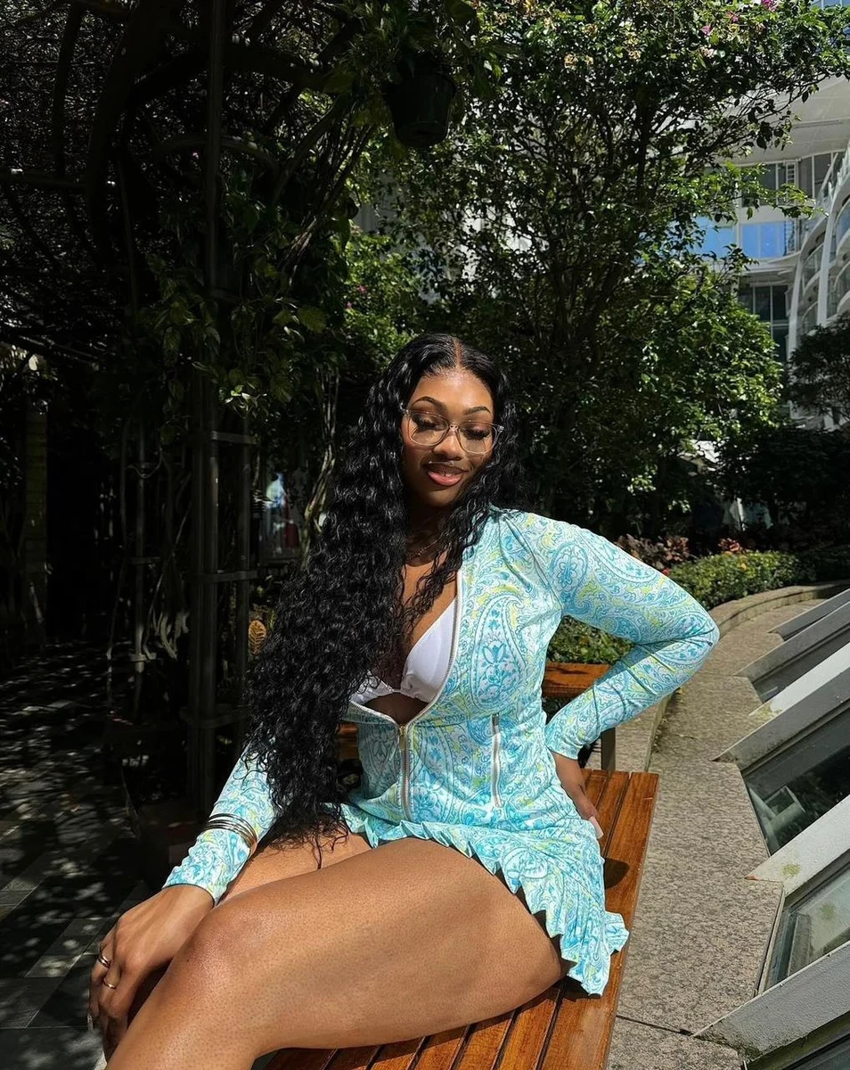 Лия escort in Tyumen