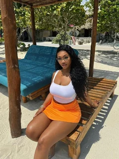 Лия escort in Tyumen