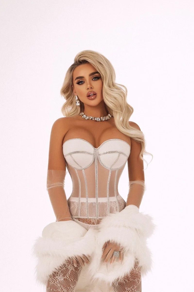 Лиана escort in Tyumen