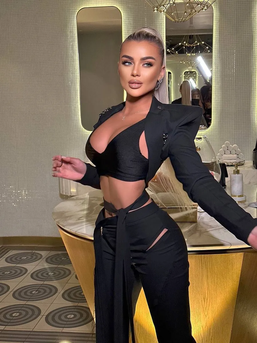 Лиана escort in Tyumen