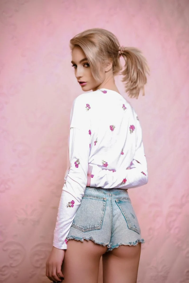 Лина escort in Tyumen