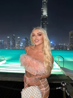 Лиза escort in Tyumen