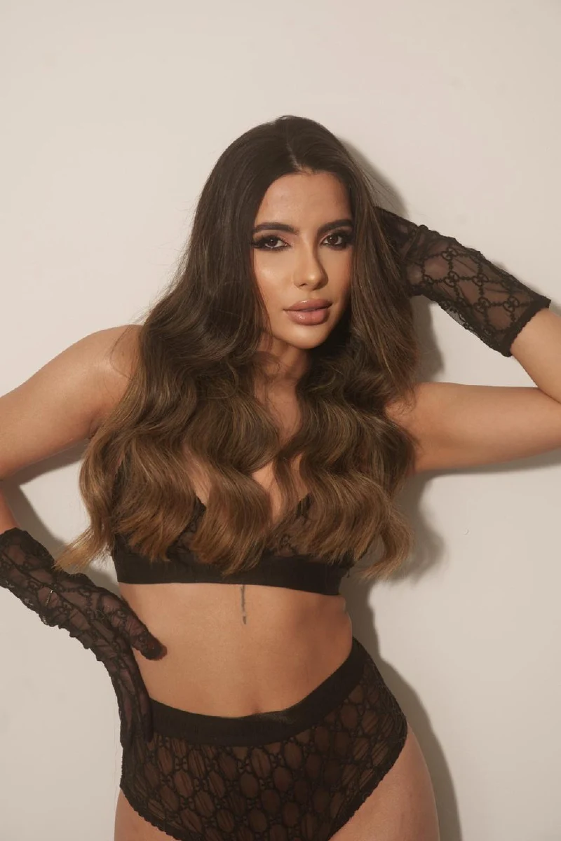 Лора escort in Tyumen