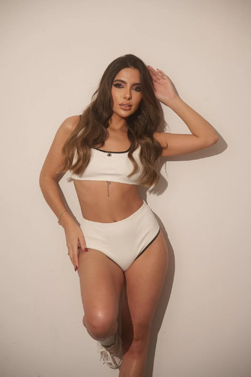 Лора escort in Tyumen