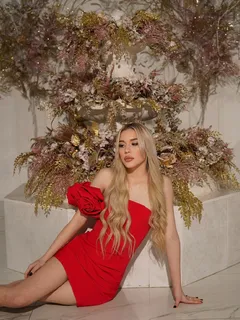 Лорена escort in Tyumen