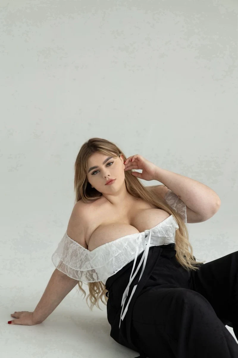 Марианна escort in Tyumen