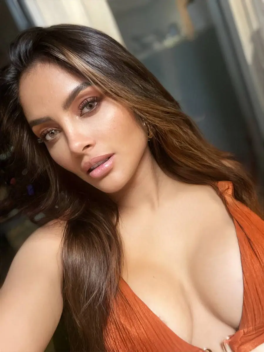 Нора escort in Tyumen