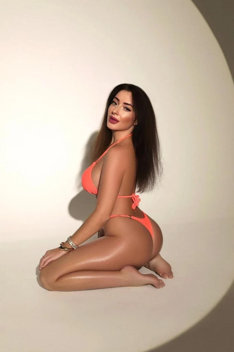 Петра escort in Tyumen