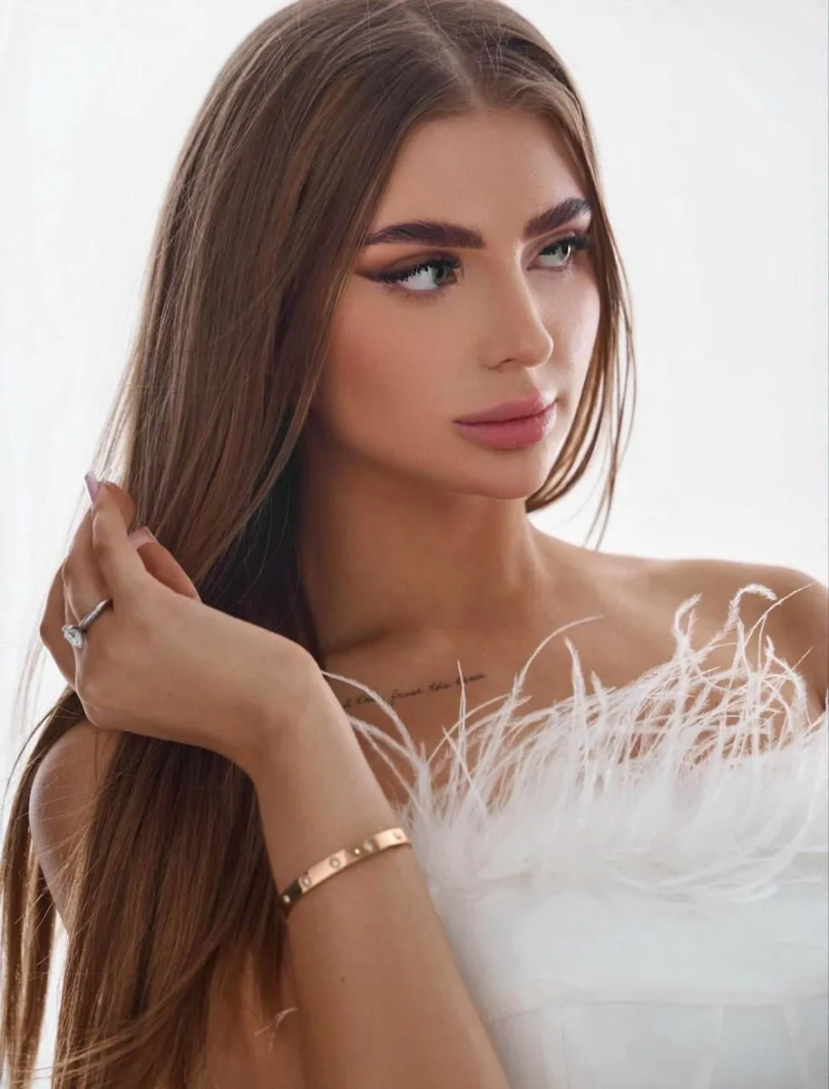 Полина escort in Tyumen