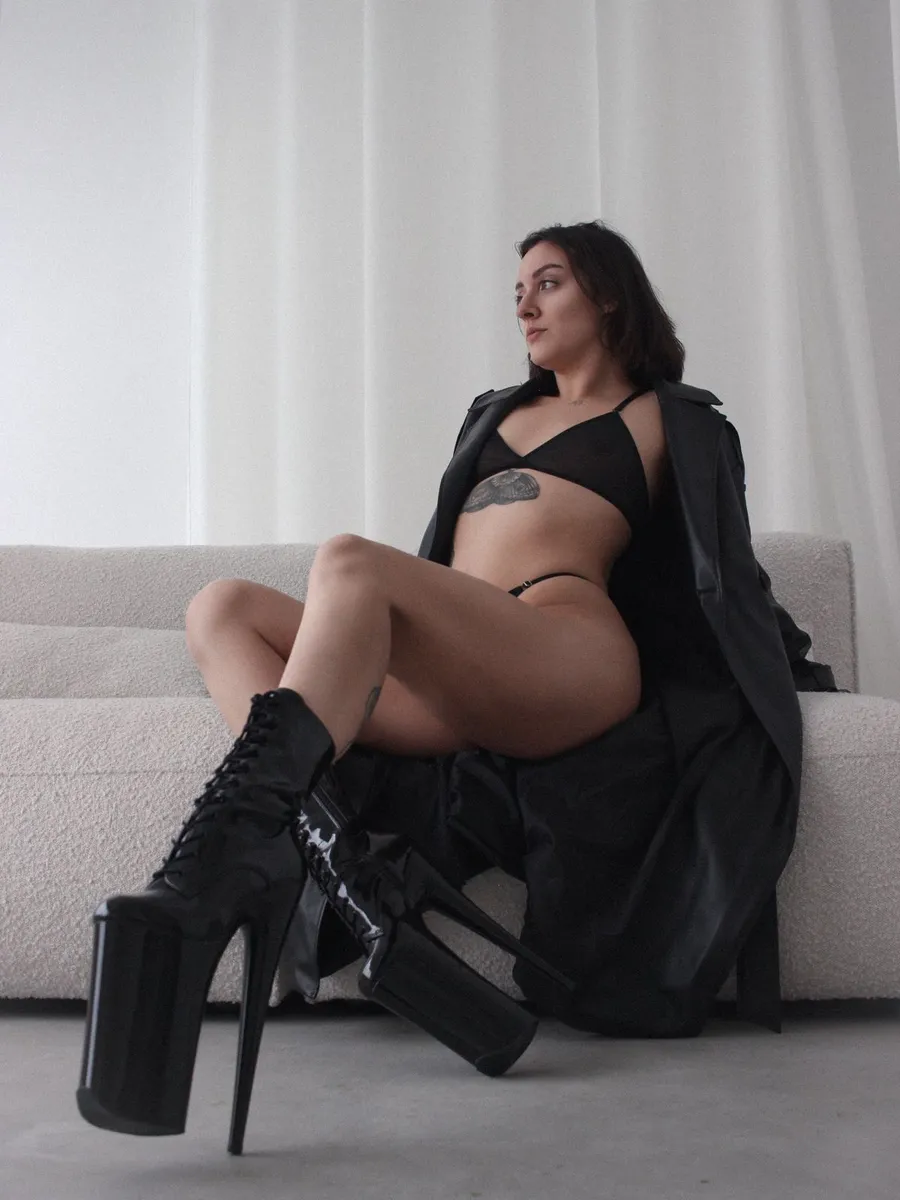 Шатни escort in Tyumen