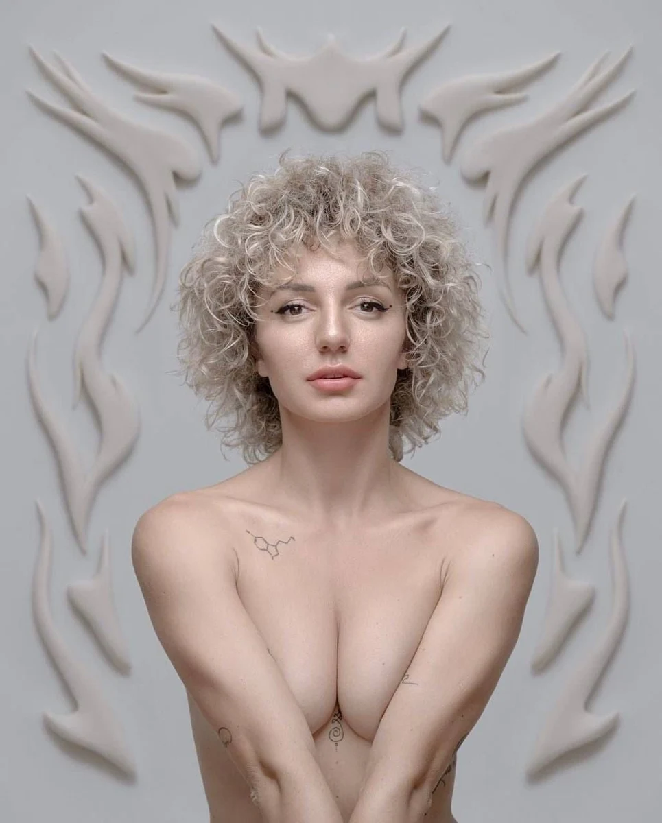 Тори escort in Tyumen