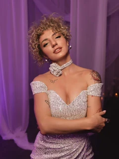 Тори escort in Tyumen