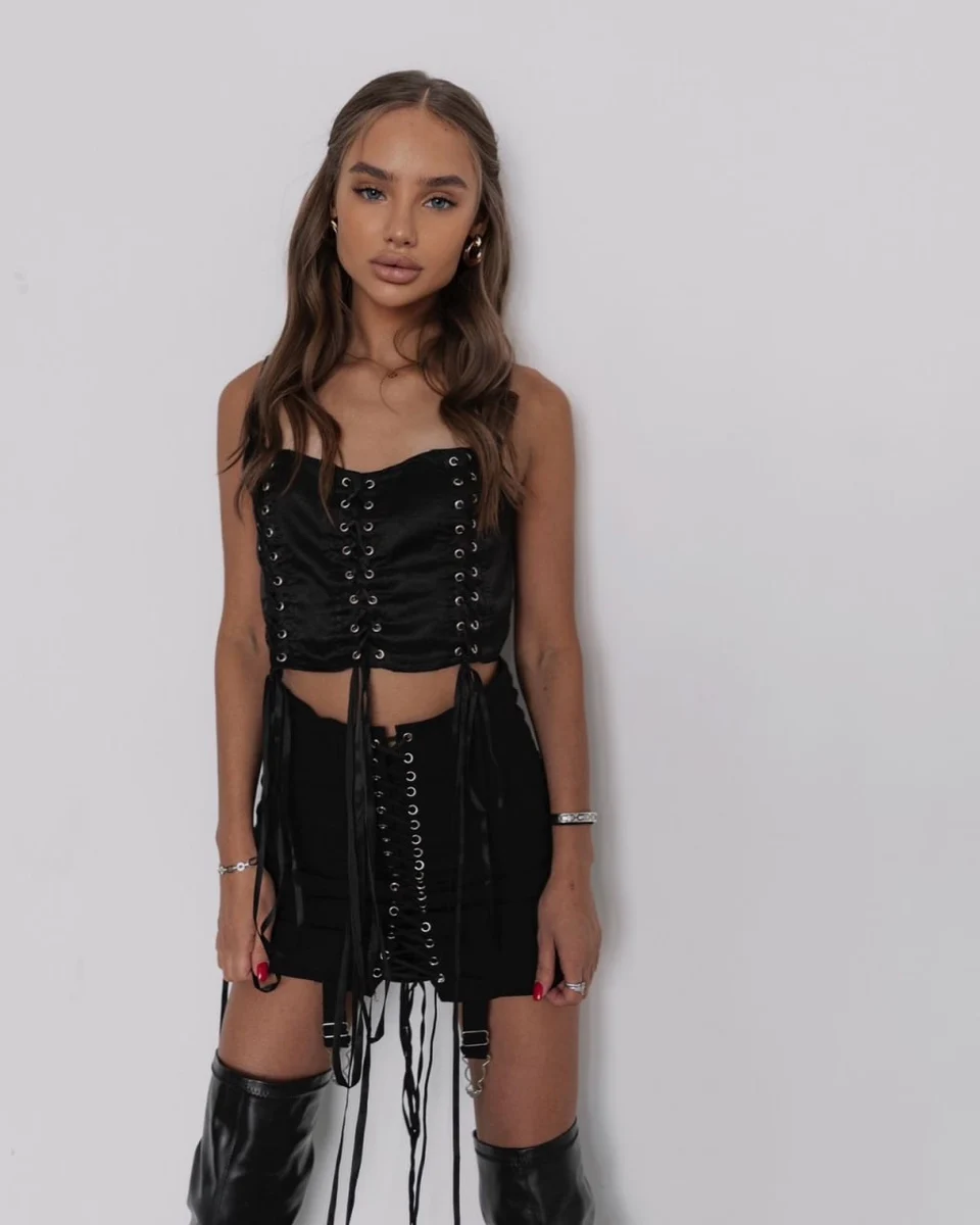 Виктория escort in Tyumen