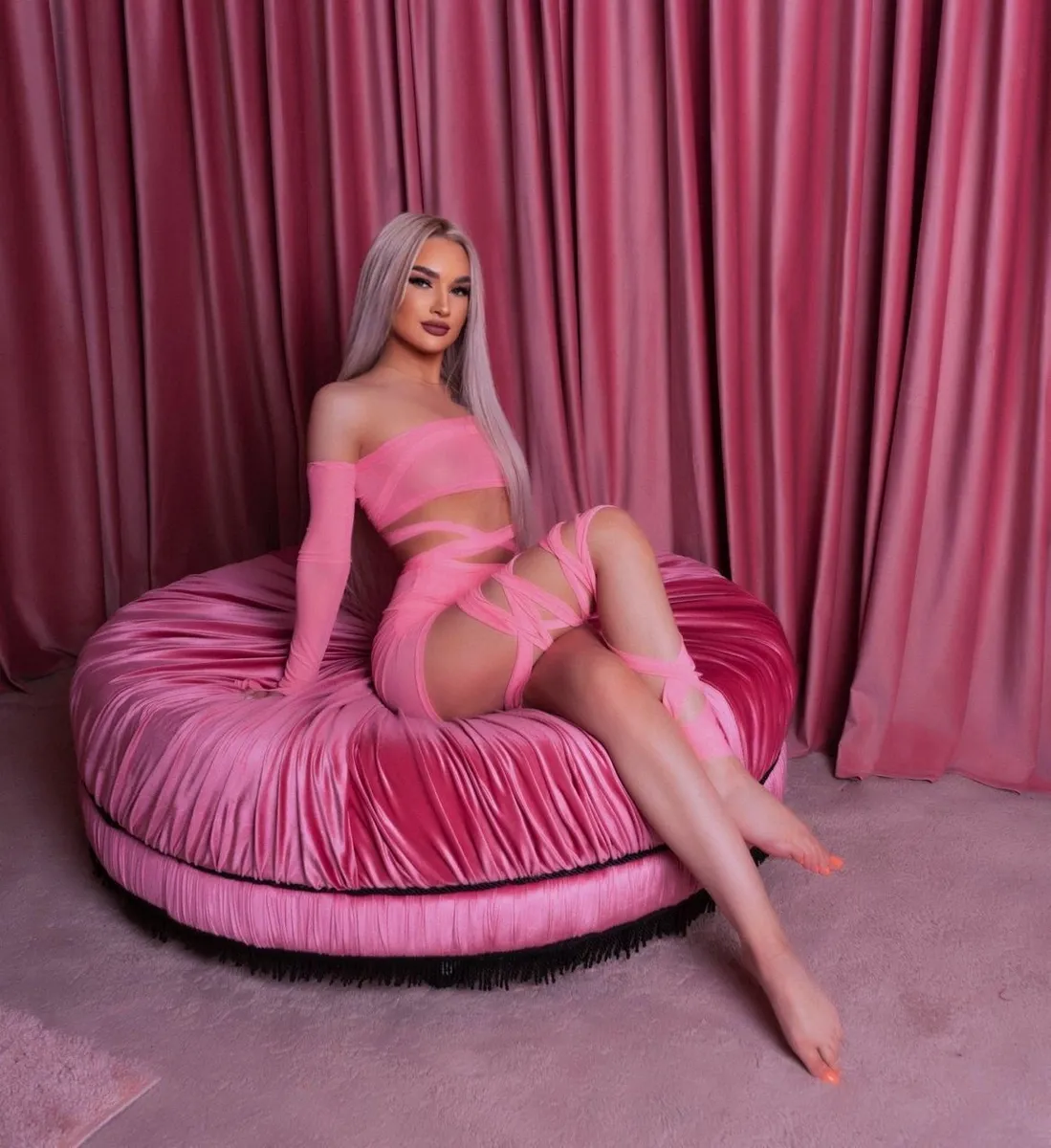 Златослава escort in Tyumen