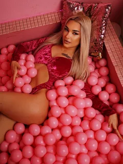 Златослава escort in Tyumen