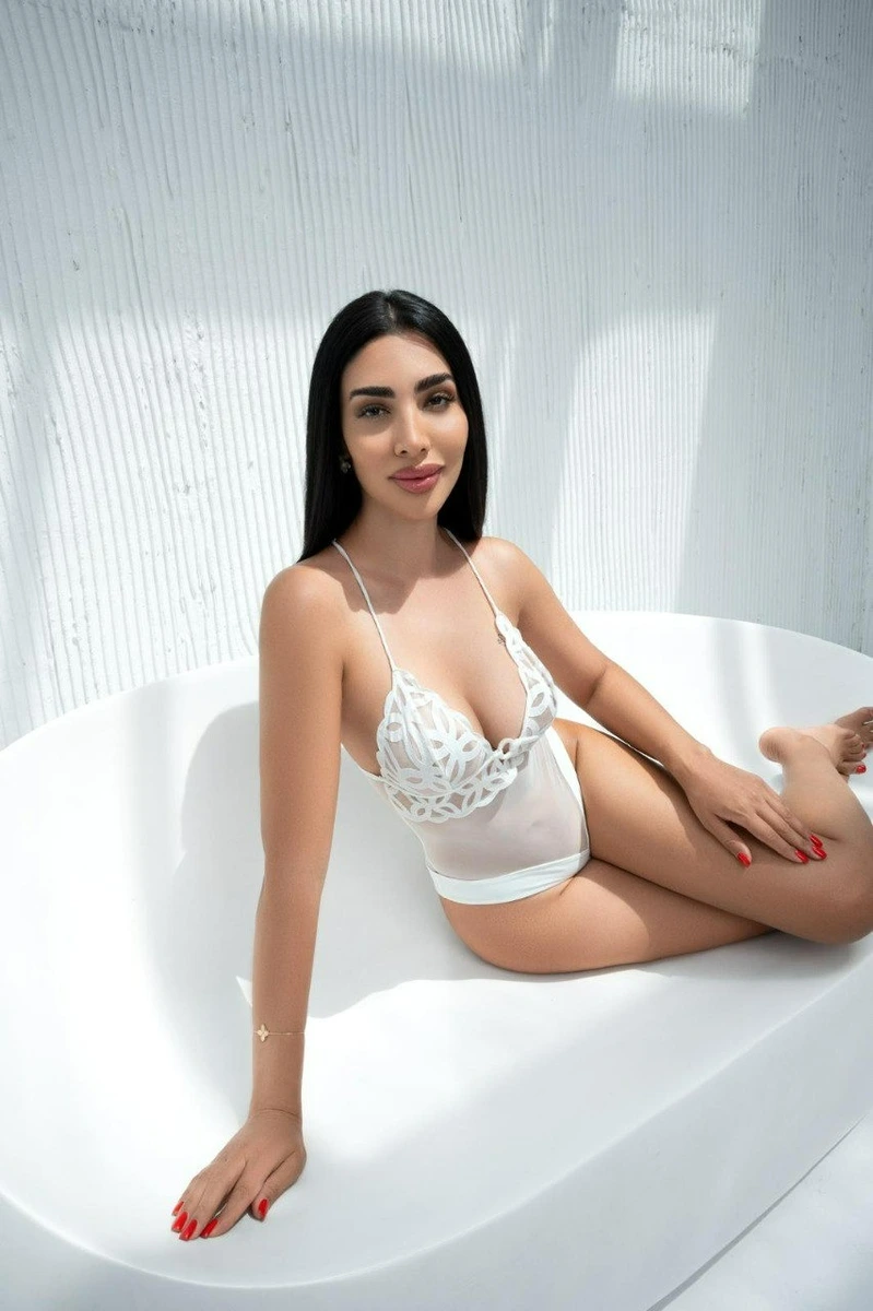 Зулия escort in Tyumen